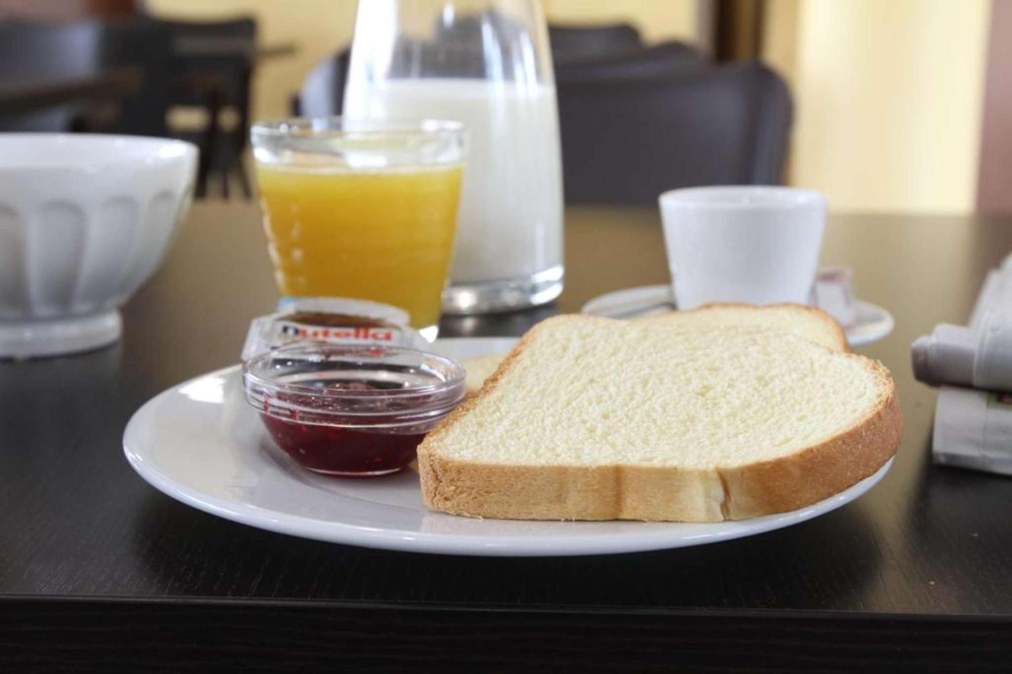 Brit Hotel Confort Villeneuve Sur Lot Bias  Zewnętrze zdjęcie