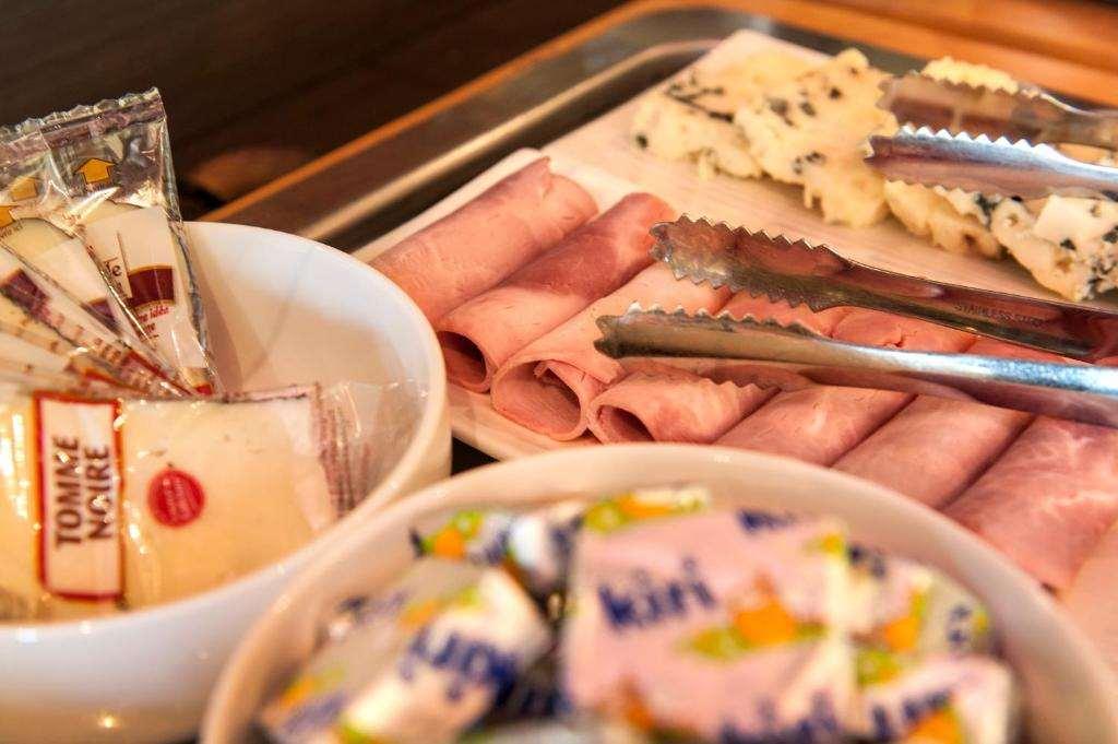 Brit Hotel Confort Villeneuve Sur Lot Bias  Restauracja zdjęcie
