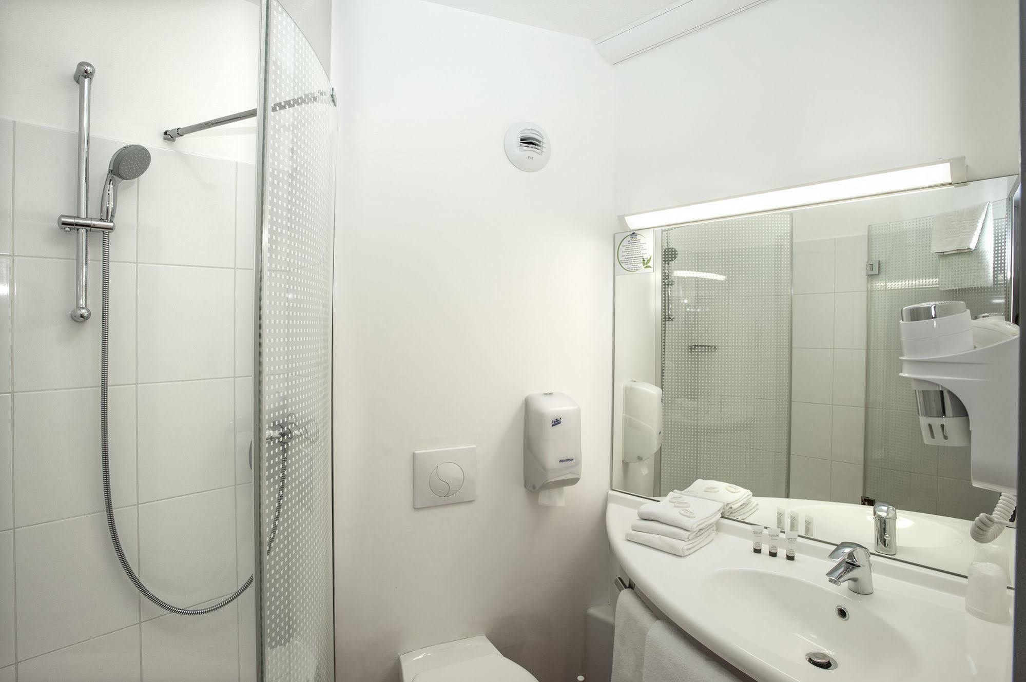 Brit Hotel Confort Villeneuve Sur Lot Bias  Zewnętrze zdjęcie